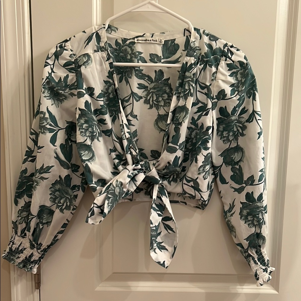 Abercrombie & Fitch Green and White Floral Blouse